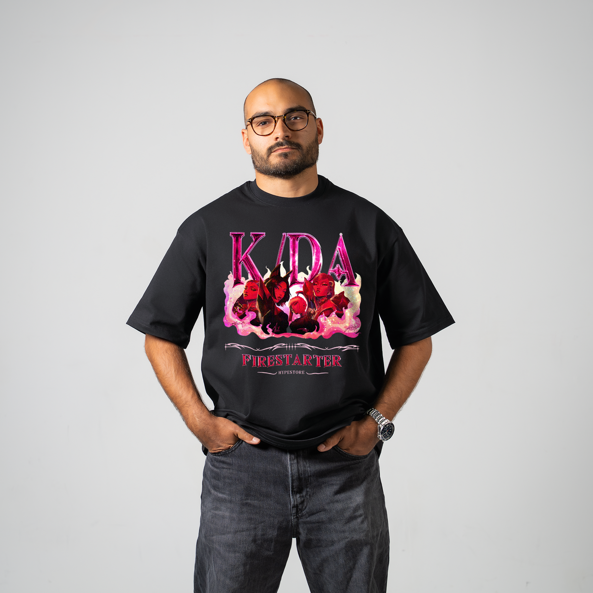 K/DA oversize T-shirt in black – front view on model – League of Legends